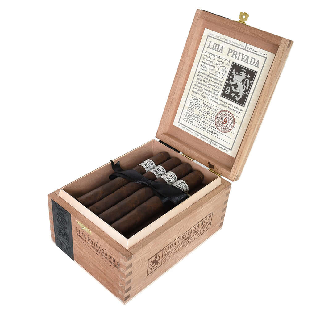 Liga Privada No. 9 Corona Viva Oscuro